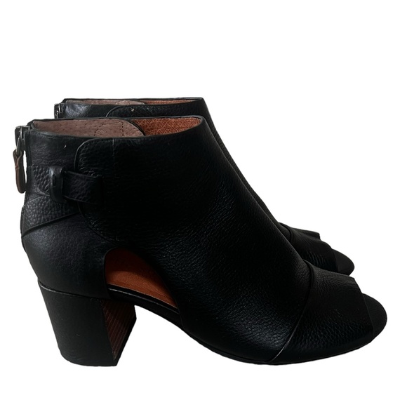 New without box Kenneth Cole size 7.5 peep toe bootie black leather shootie - Picture 8 of 8